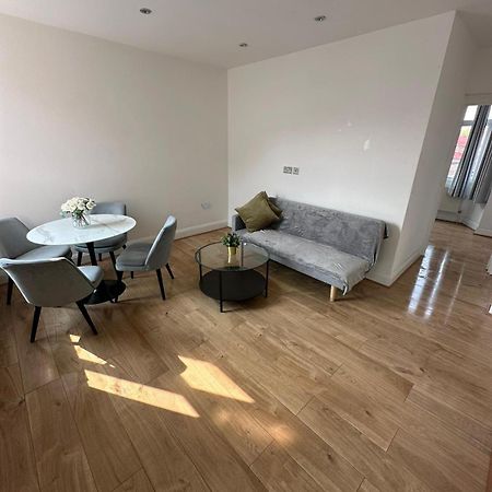Central & Cozy 3Br Apt - High Chair - Free Parking Londýn Exteriér fotografie
