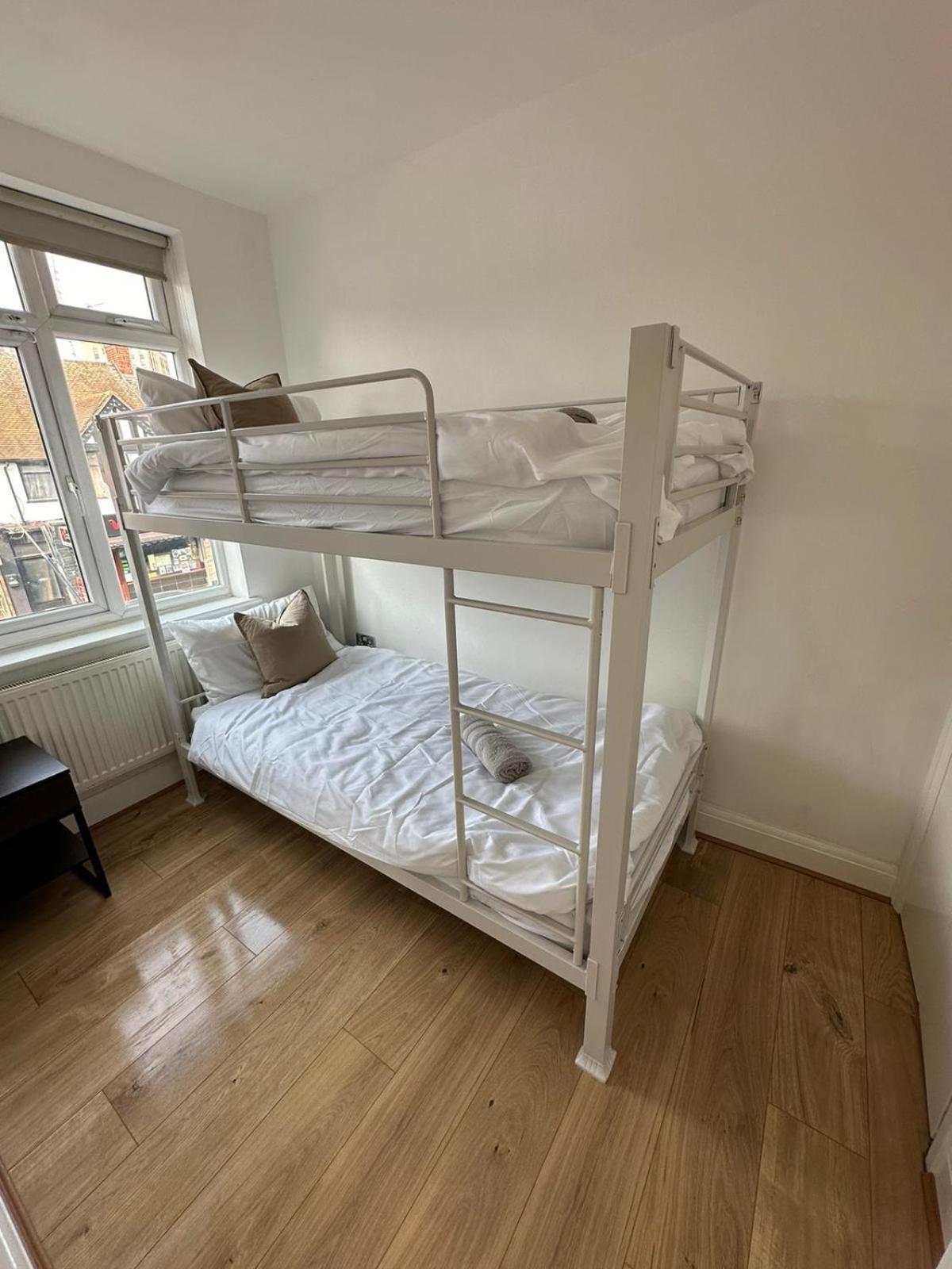 Central & Cozy 3Br Apt - High Chair - Free Parking Londýn Exteriér fotografie