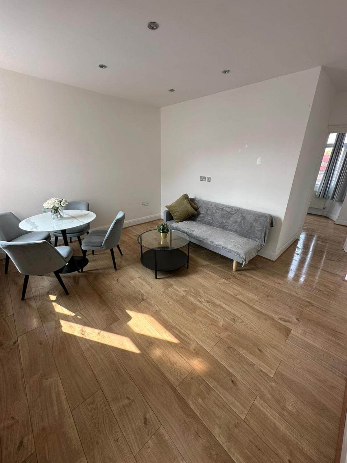 Central & Cozy 3Br Apt - High Chair - Free Parking Londýn Exteriér fotografie